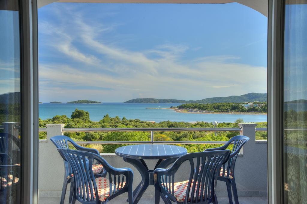 Apartments Peran Šibenik Rom bilde