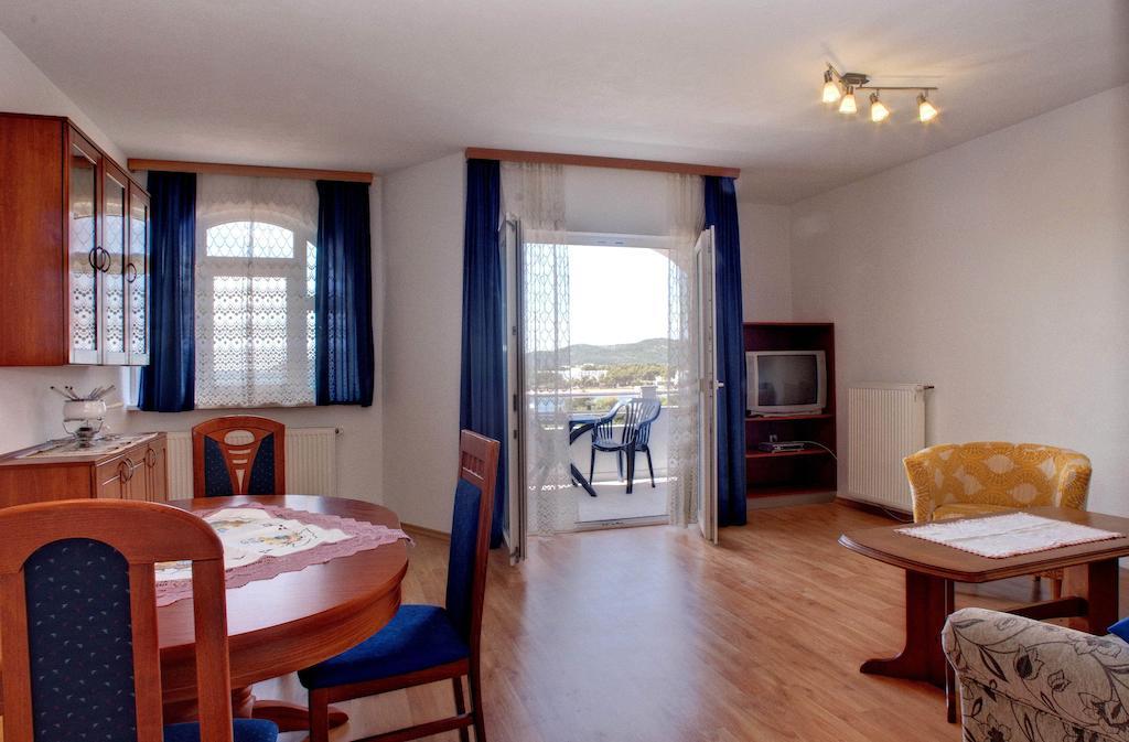 Apartments Peran Šibenik Rom bilde
